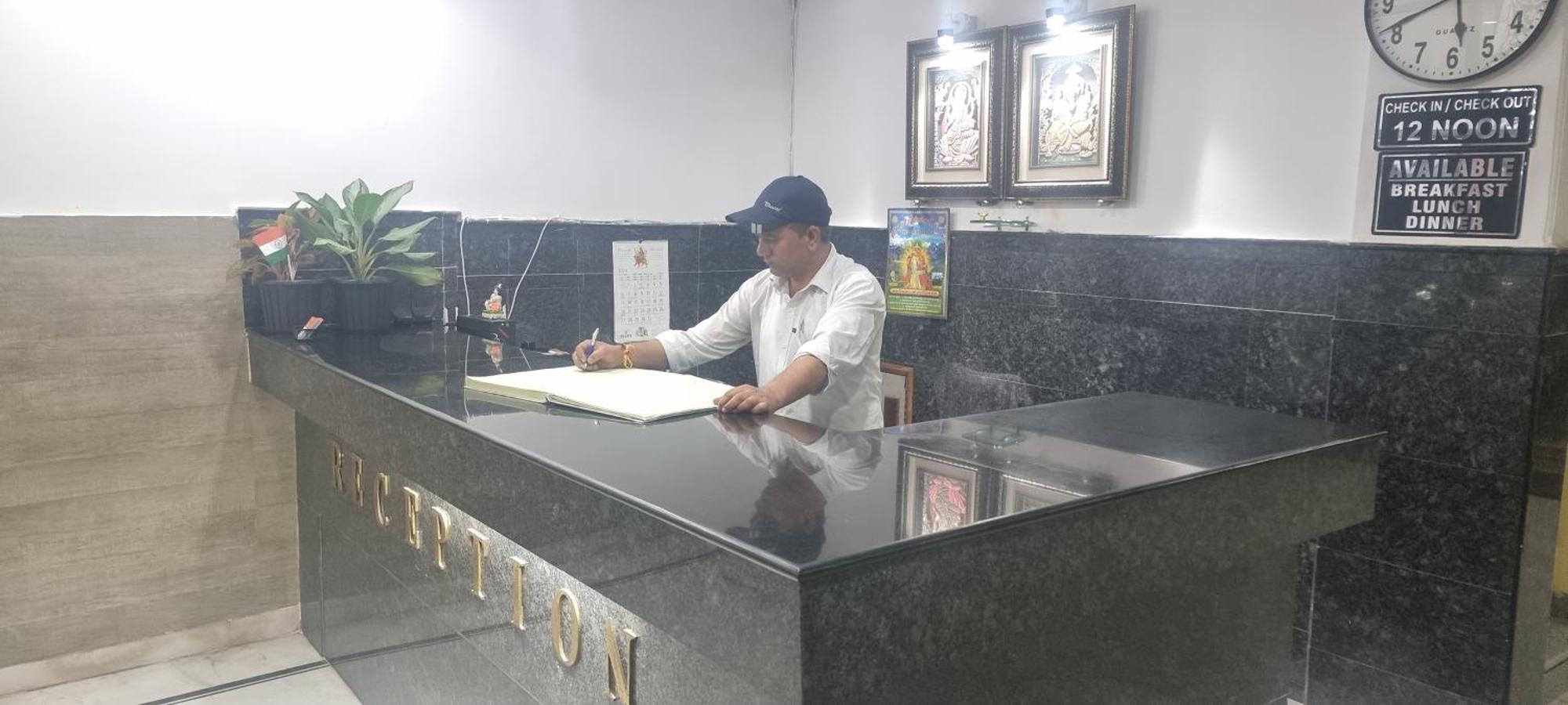 Hotel Har Ki Pauri By Around Stays Haridwār المظهر الخارجي الصورة