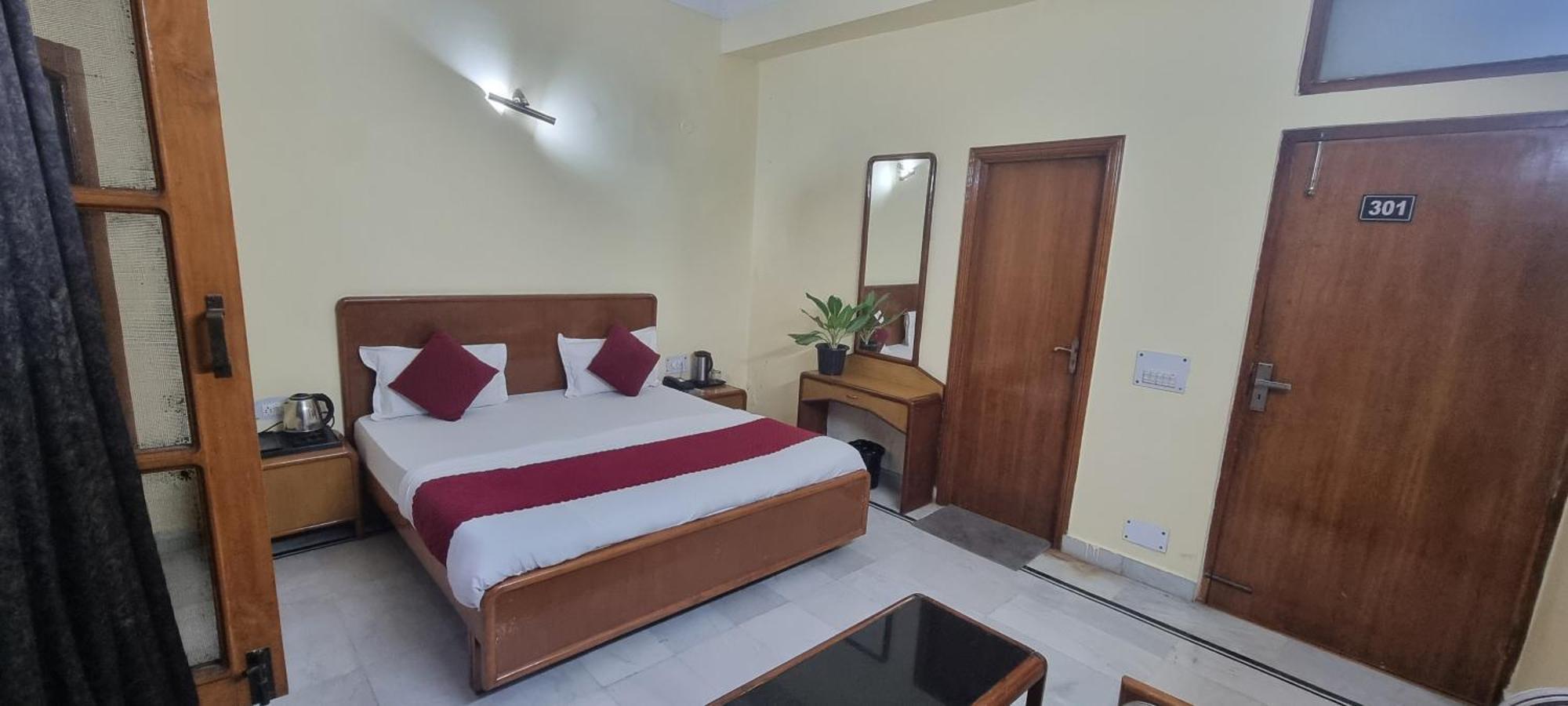 Hotel Har Ki Pauri By Around Stays Haridwār المظهر الخارجي الصورة