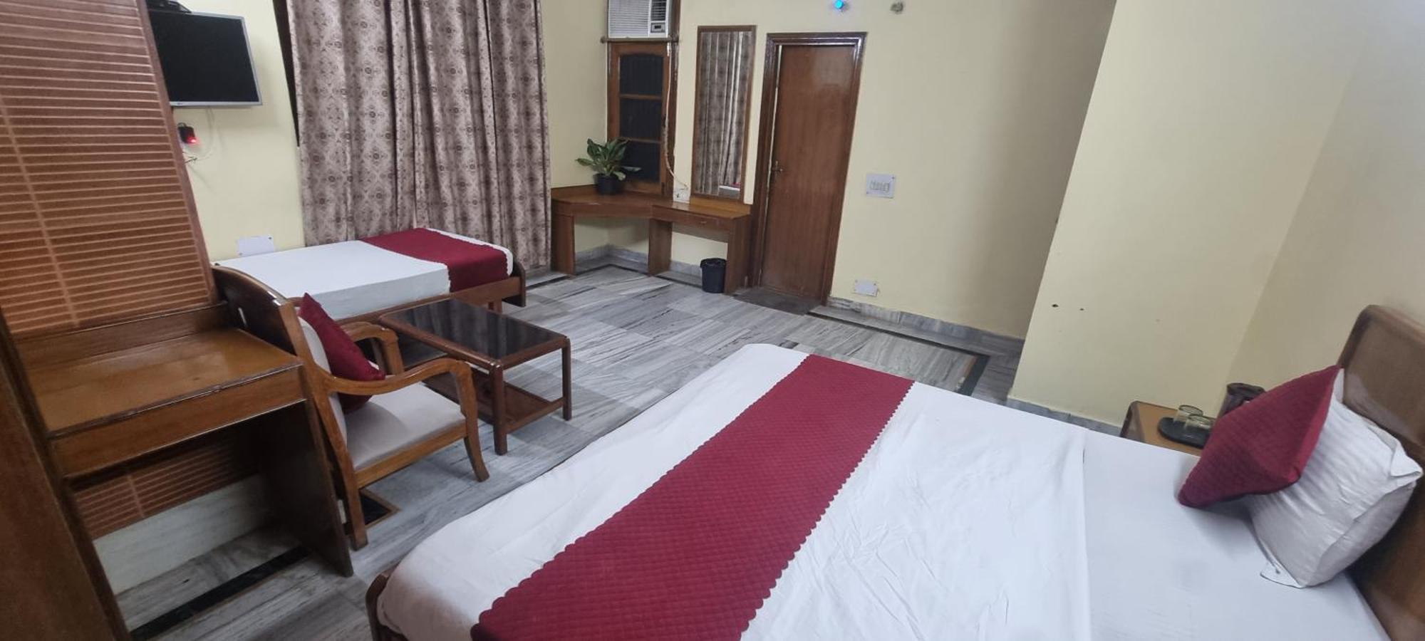 Hotel Har Ki Pauri By Around Stays Haridwār المظهر الخارجي الصورة